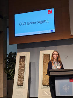 &nbsp;-&nbsp;-&nbsp;©&nbsp;Nadine Präg