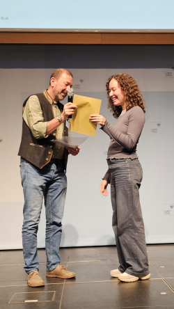 &nbsp;-&nbsp;-&nbsp;©&nbsp;