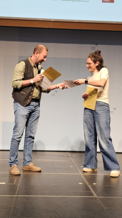 &nbsp;-&nbsp;-&nbsp;©&nbsp;